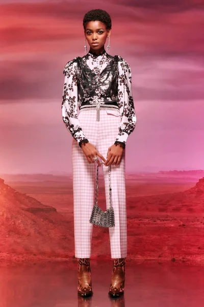 Look 16